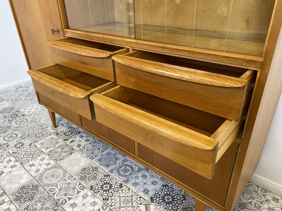 WMK Zeitloser und sehr gut erhaltener Mid-Century Wohnzimmerschrank aus 1960ern Jahren, bauähnlich mit Möbel von Franz Ehrlich für VEB Hellerau # Schrank Vitrine Highboard Sideboard DDR 50er 60er in Berlin