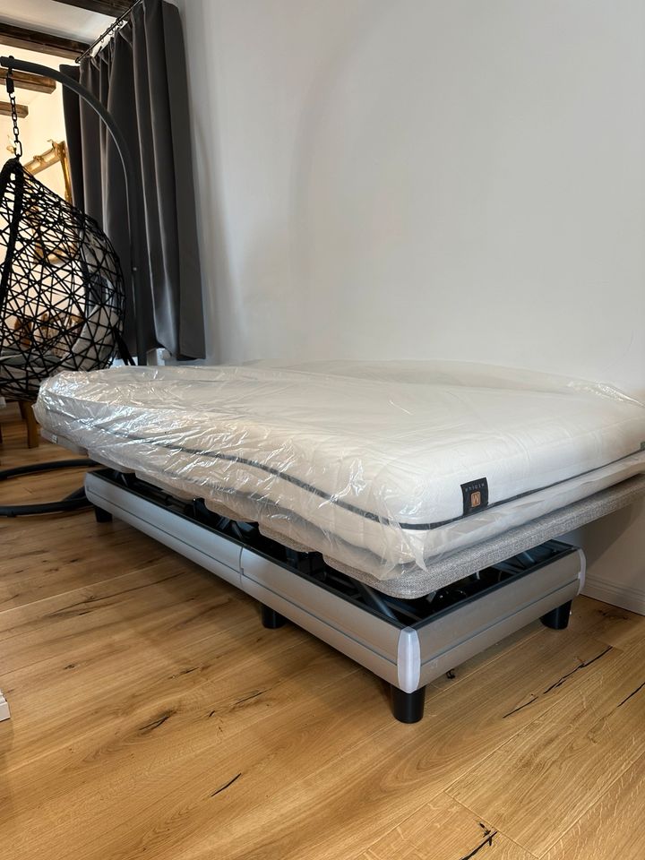 Neues Bett elektrisch verstellbar inklusive 90x200cm Matratze in Linden