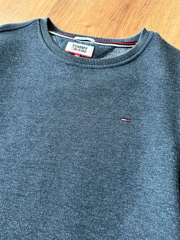 Pullover * Sweatshirt Tommy Hilfiger * Größe M NEU wertig in Wöllstein