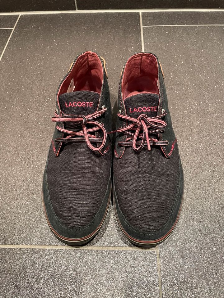 Schuhe Damen Gr. 39,5 schwarz rot Lacoste in Greven