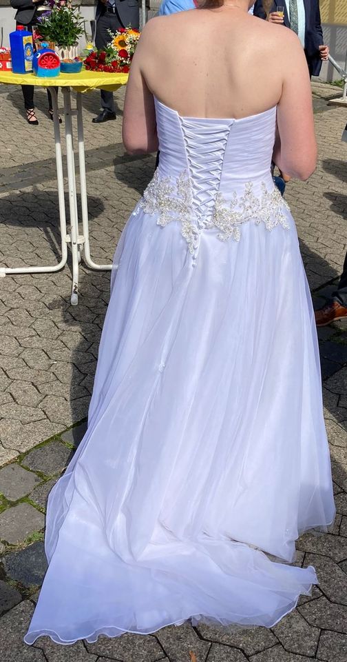 trägerloses Brautkleid, Gr. 42 mit Schnürung in Neuwied