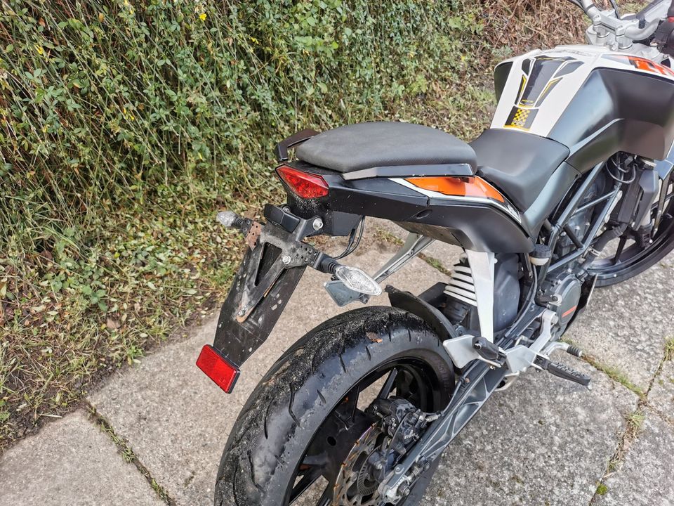 KTM Duke 125 aus 2014 in Neubrandenburg