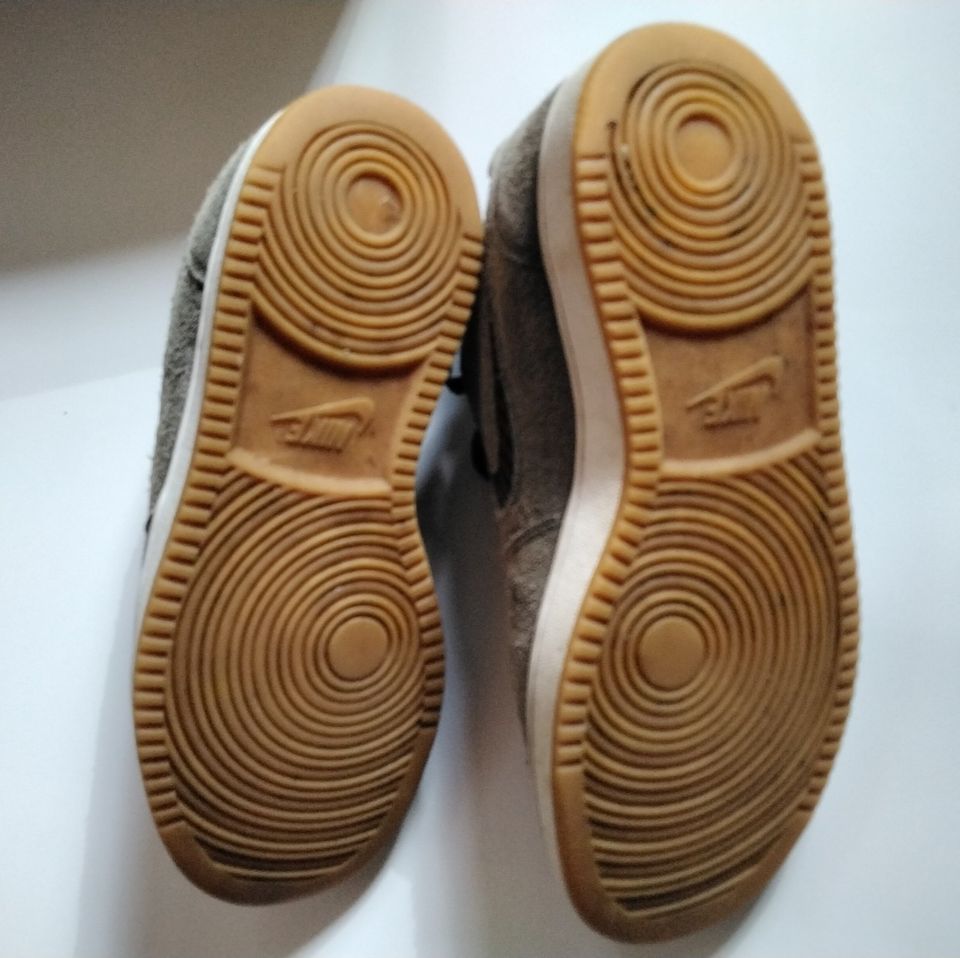 Nike Ebernon low grau Größe 36,5 in Tiefenbach Oberpf