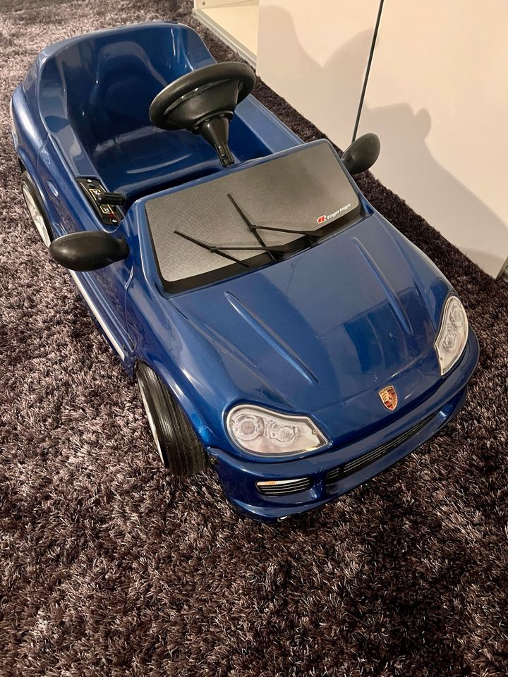 Porsche Cayenne Turbo, Elektroauto für Kinder, TOP, blau, 120€ in Hamburg