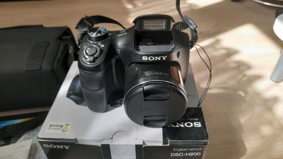 Sony Cyber Shot 20.1mp Weitwinkel DSC H200 inkl Kameratasche 120 in Thiendorf