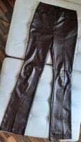 Neu Amisu Flared kunstleder Hose Dunkelbraun Gr. 38 M Niedersachsen - Hildesheim Vorschau