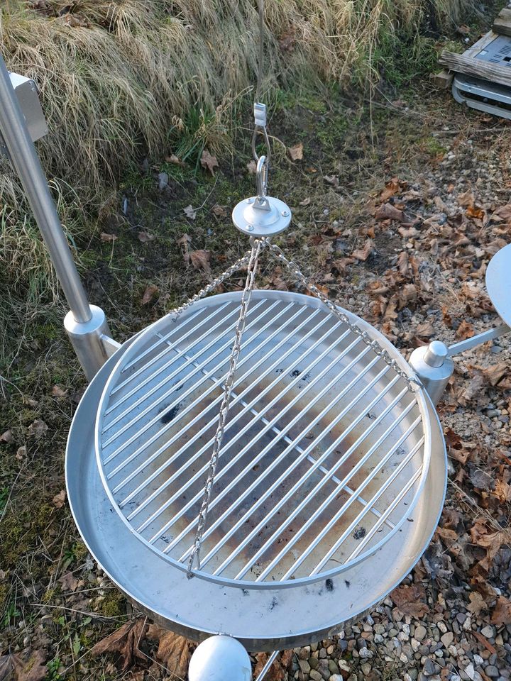 Edelstahl Galgengrill Grill mit 60 cm Feuerschale in Köwerich