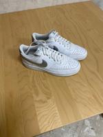 Nur wenige Male getragene Sneaker von Nike Hessen - Rosbach (v d Höhe) Vorschau