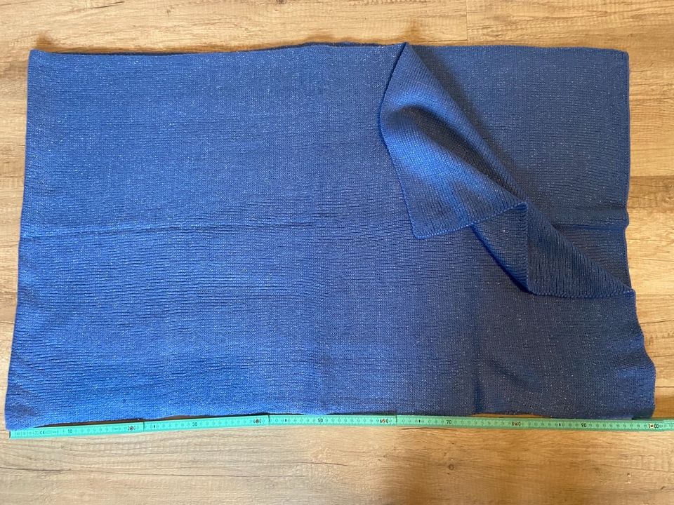 Esprit: Schal, blau mit Silberfaden in Kiel