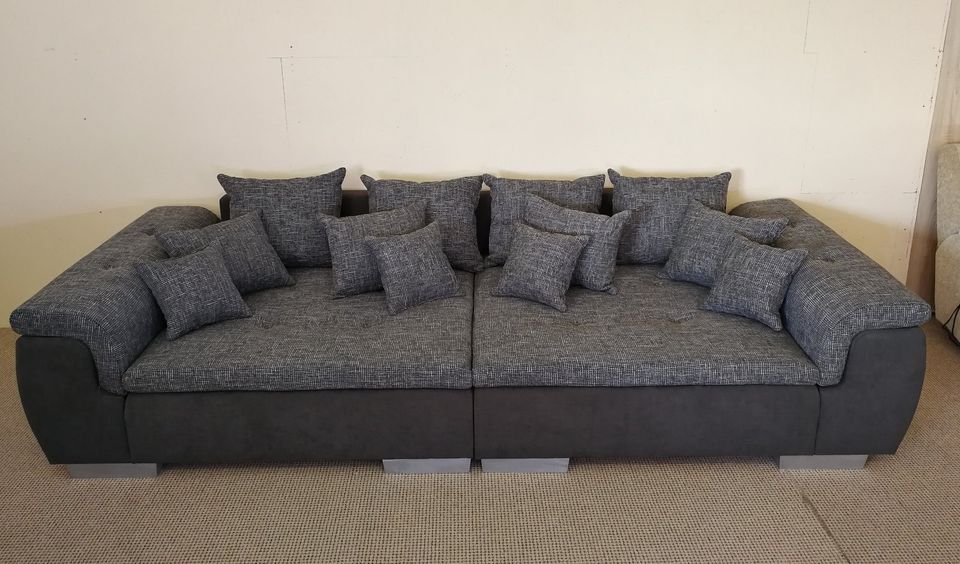 NEU - XXL Big - Sofa Couch Sofa Garnitur Wohnlandschaft Sessel Hocker Eckcouch in Schwerin