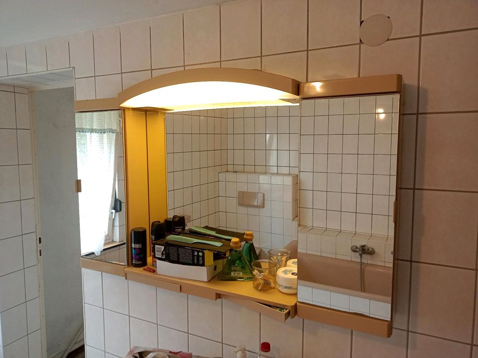 Spiegelschrank ,Badezimmer Garnitur aus verschiedenen Positionen in Berlin
