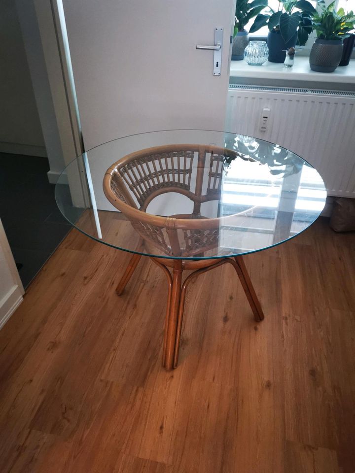 Tisch mit 4 Stühlen in Hamburg