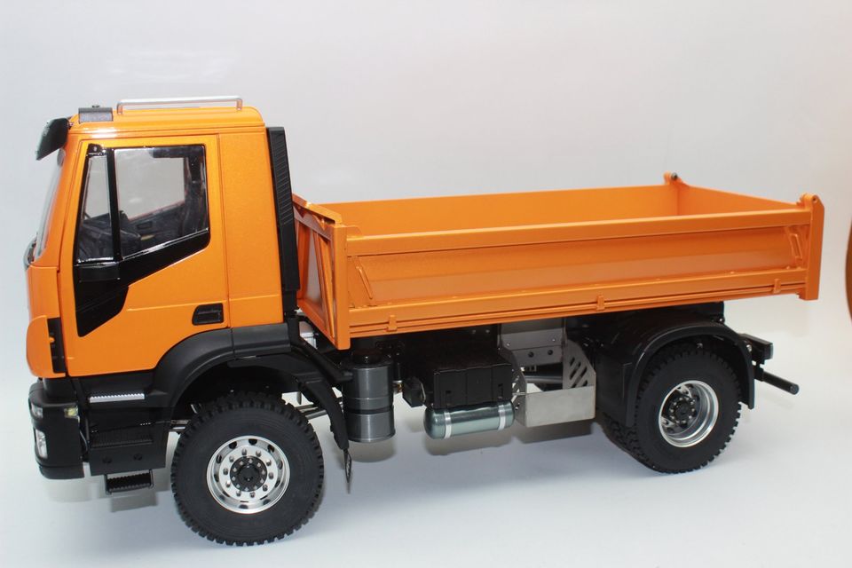 LKW Kipper 4x4 Hydraulikkipper mit Iveco Trakker Kabine 1:14 RC in Tüßling