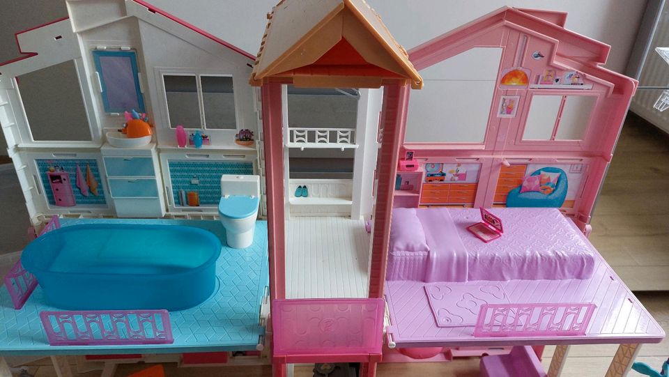 Barbie Traumhaus plus viel Zubehör in Essen