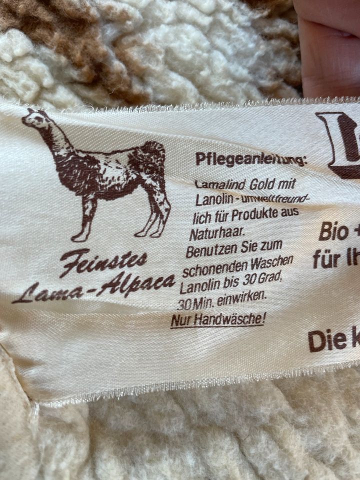 Lama-Alpaca Decke in Klein-Winternheim