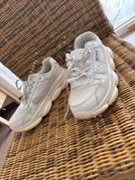 Damen Boss Schuhe Größe 34 in weiß Niedersachsen - Einbeck Vorschau