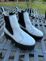 Puma Boots weiß Größe 39 kaum getragen Kleiner Schönheitsfehler Nordrhein-Westfalen - Zülpich Vorschau