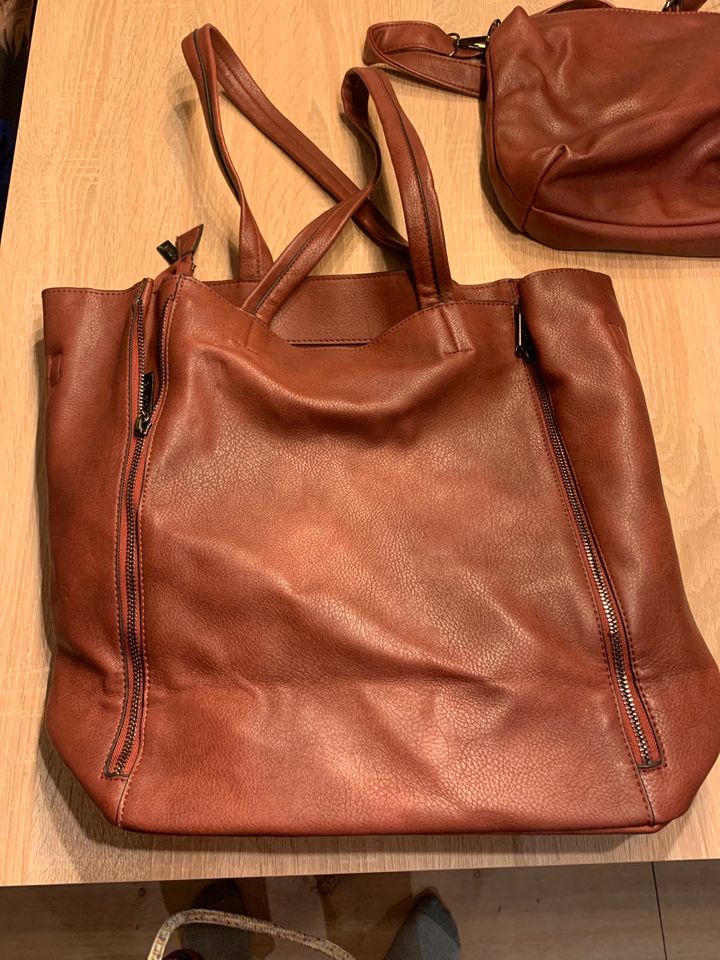 Handtasche mit passender Innentasche rot in Saarbrücken-Mitte - St Johann |  eBay Kleinanzeigen ist jetzt Kleinanzeigen