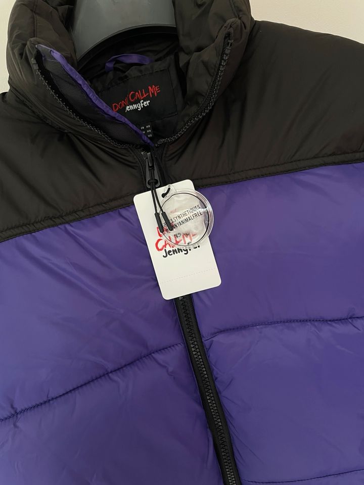 NEU Winterjacke XS 34 lila schwarz in Regensburg