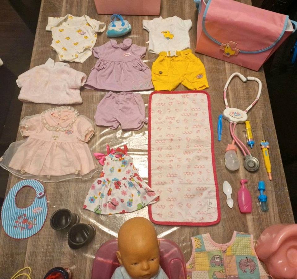 Großes Baby Born Puppe Set,Puppensachen,Schlafsack,Arztkoffer... in Neukirchen-Vluyn