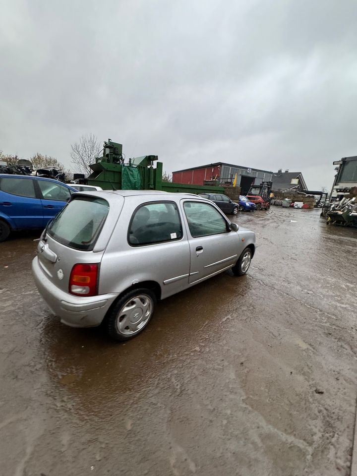 Nissan Micra K11 1.0i 16V 40kW Ersatzteile Schlachtfest Autoteile in Waldbröl