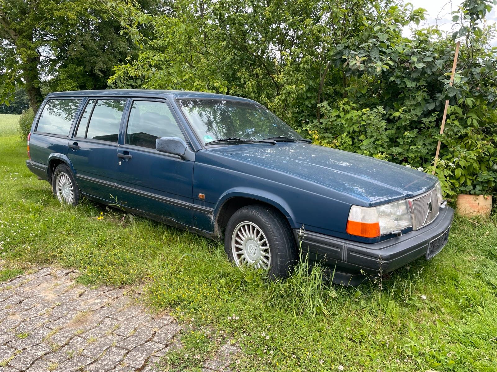 Abbildung des Autos Volvo 940 Zwei auf einen…