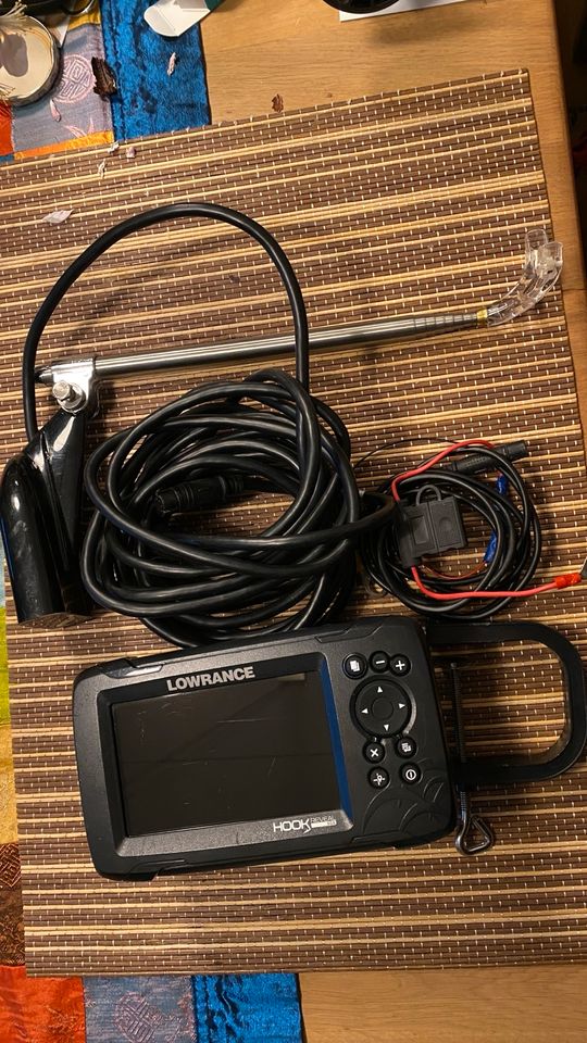 Echolot Lowrance Hook Reveal in Stockach