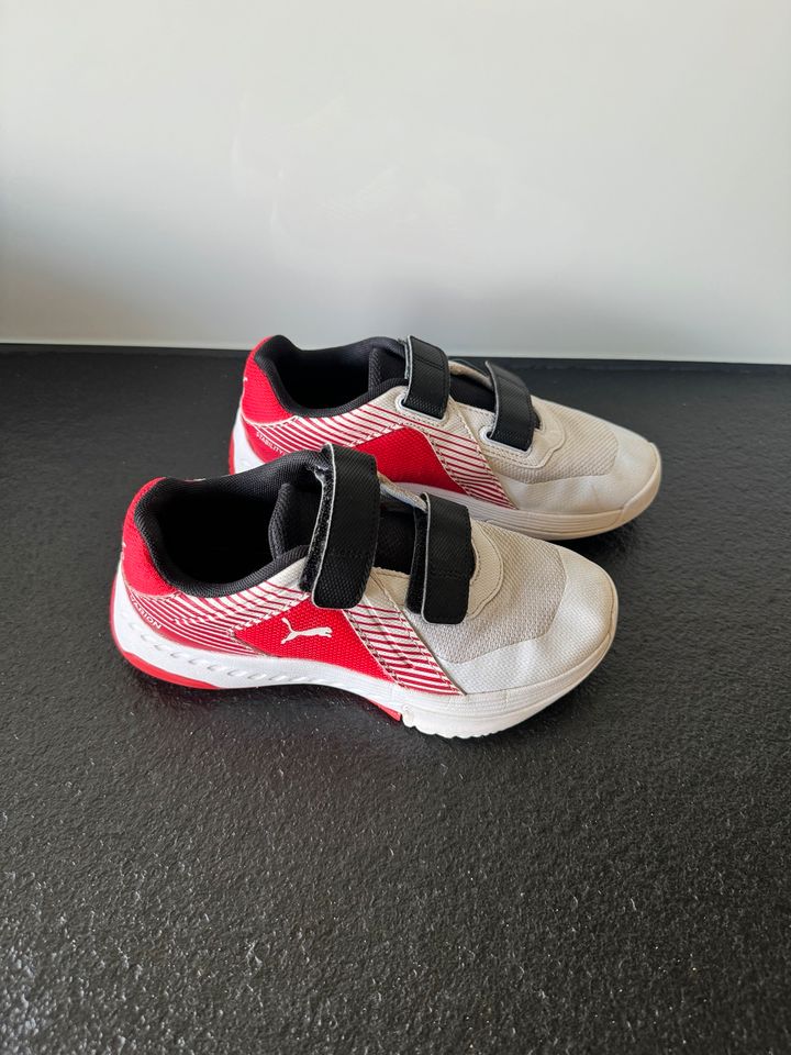 Puma Kinder Turnschuhe, Sneaker, Sportschuhe, Gr 34, Weiss in Düsseldorf