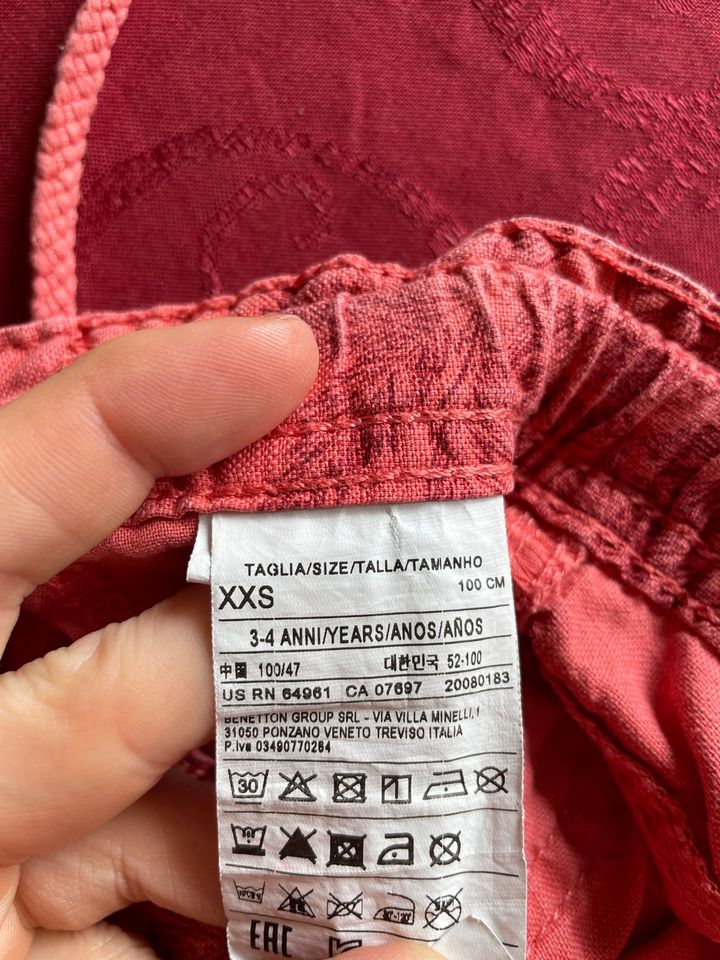 Rote Shorts in 98 für jungen von United Colors of Benetton in Rödermark