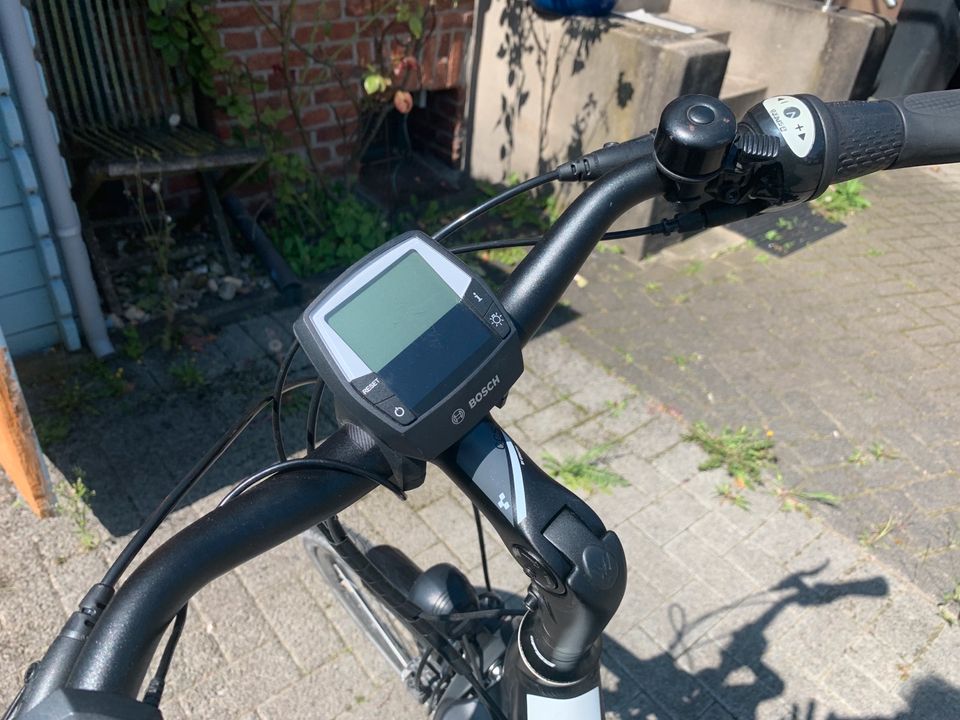 Damen E-Bike von Cube mit Bosch-Akku in Dorsten