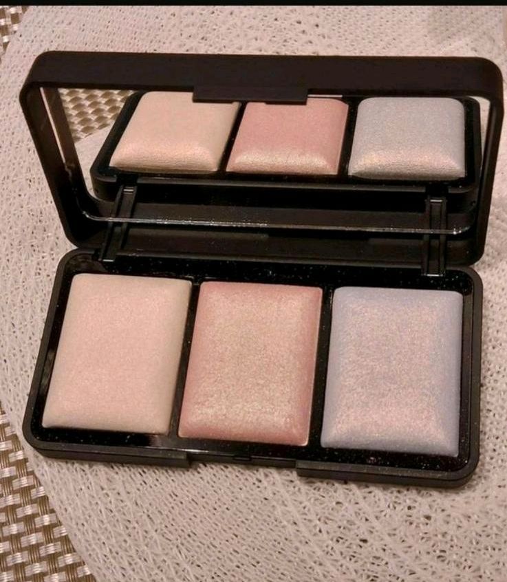 L.O.V Kosmetik Prismatic Kühlende Highlighter Palette in Duisburg