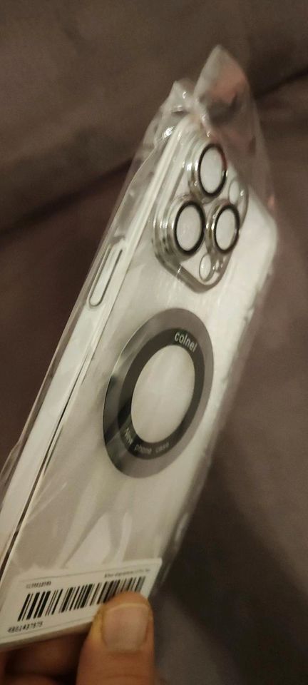 iPhone 15 Pro max Schutzhülle magnetisch silber neu in Offenbach