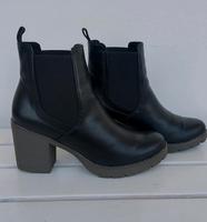 Marco Tozzi super bequeme Ankle Chelsea Boots Stiefeletten Gr. 39 Düsseldorf - Pempelfort Vorschau