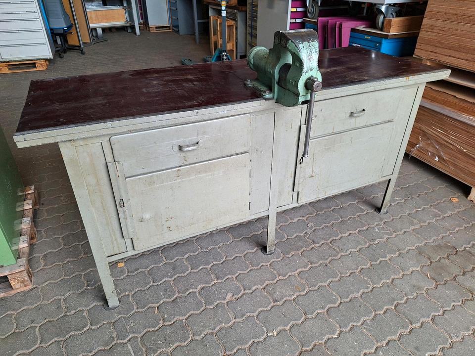 Loft Werkbank Industrie Shabby Schraubstock Werkzeug in Thalmässing