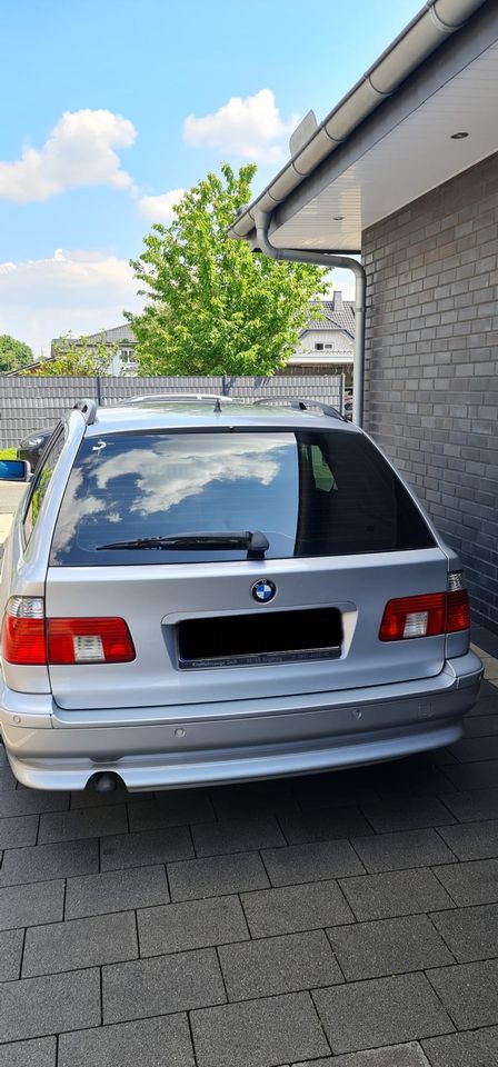 BMW 530D Touring Facelift 2002 / TÜV Oktober 2025 in Delbrück