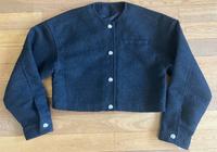 Schwarze Kurzjacke von COS Bayern - Neubeuern Vorschau