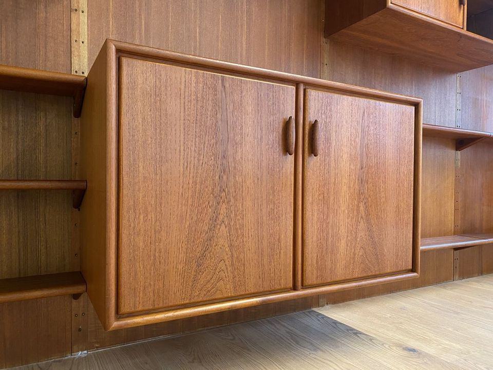 WMK Umfangreiches, hochwertiges und gut erhaltenes modulares Mid-Century Regalsystem im Teakholz # Regalwand Regal Schrankwand Sideboard Stingregal Skandinavisch Danish Design Teak 60er Vintage in Berlin