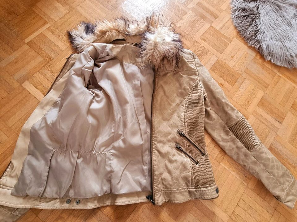 Stylische Lederjacke GUESS mit Fell, Gr M in Landau in der Pfalz