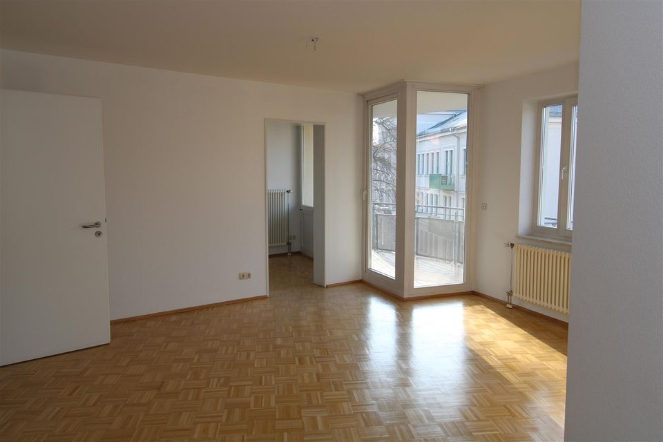 Praktisches 2-Zimmer-Apartment ** Balkon + Einbauküche + Stellplatz möglich ** Sofort verfügbar! in Meißen