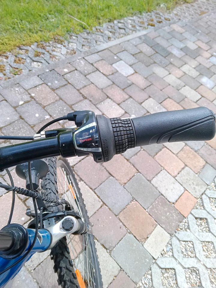 Mädchen Fahrrad in Simbach