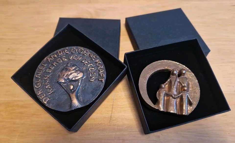 Deko Bronze Familie Kraft Butzon & Bercker religiös Geschenk in Nörten-Hardenberg