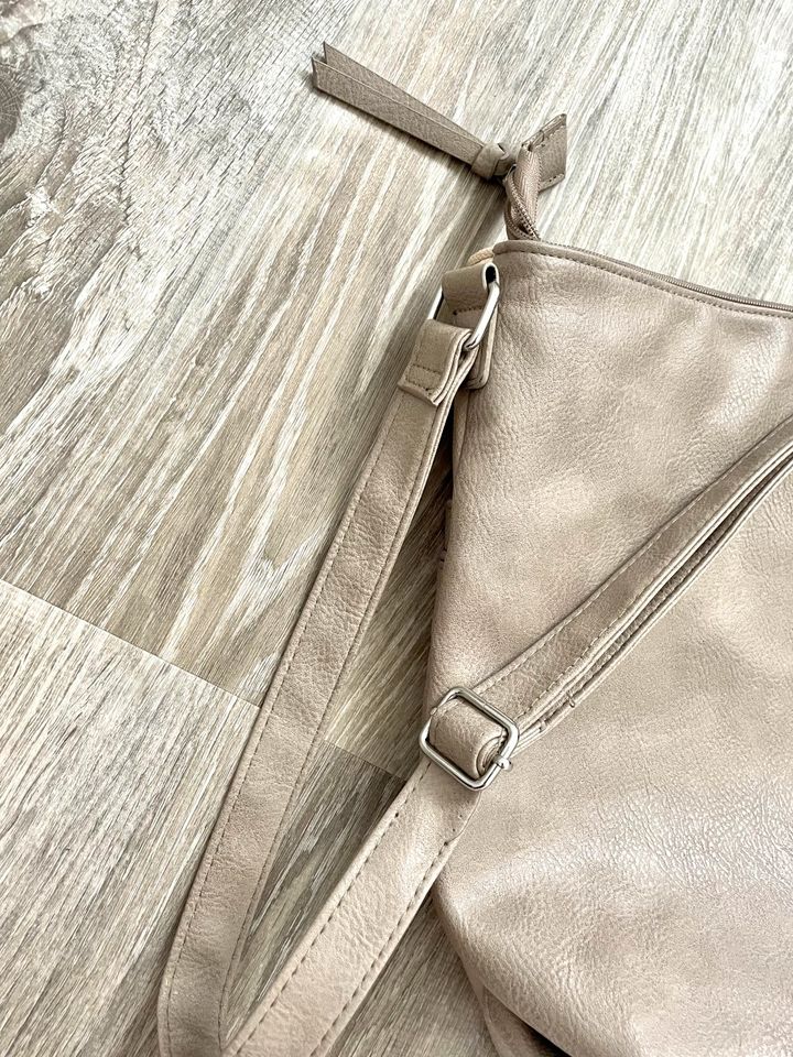 Damen Umhängetasche Handtasche beige braun Neu in Barendorf