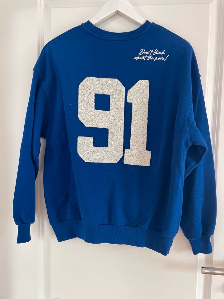 Blaues Sweatshirt von Pull & Bear in XS in Bad Münstereifel