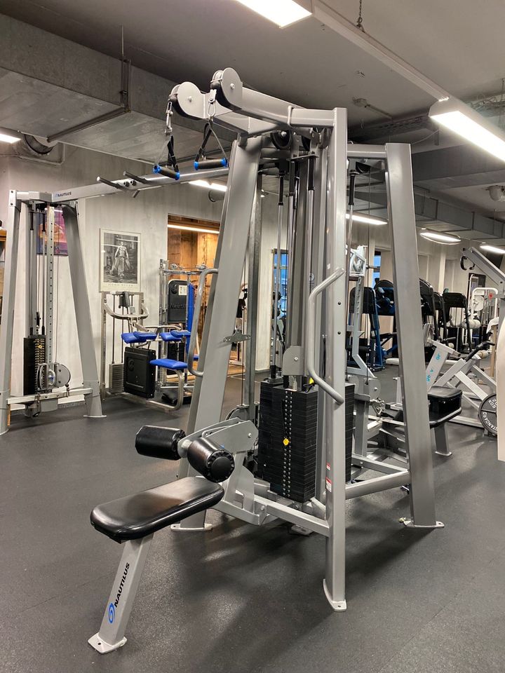 Nautilus F3 Dual Lat Pulldown, in Köln