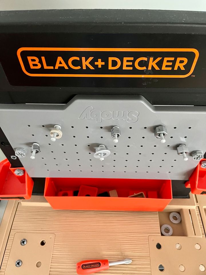 Werkzeugspielbank Black+Decker in Altenstadt