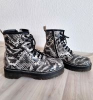 Stylishe Boots, Snakeprint, Weiß, Grau, Schwarz, gebraucht, 40 Baden-Württemberg - Ludwigsburg Vorschau