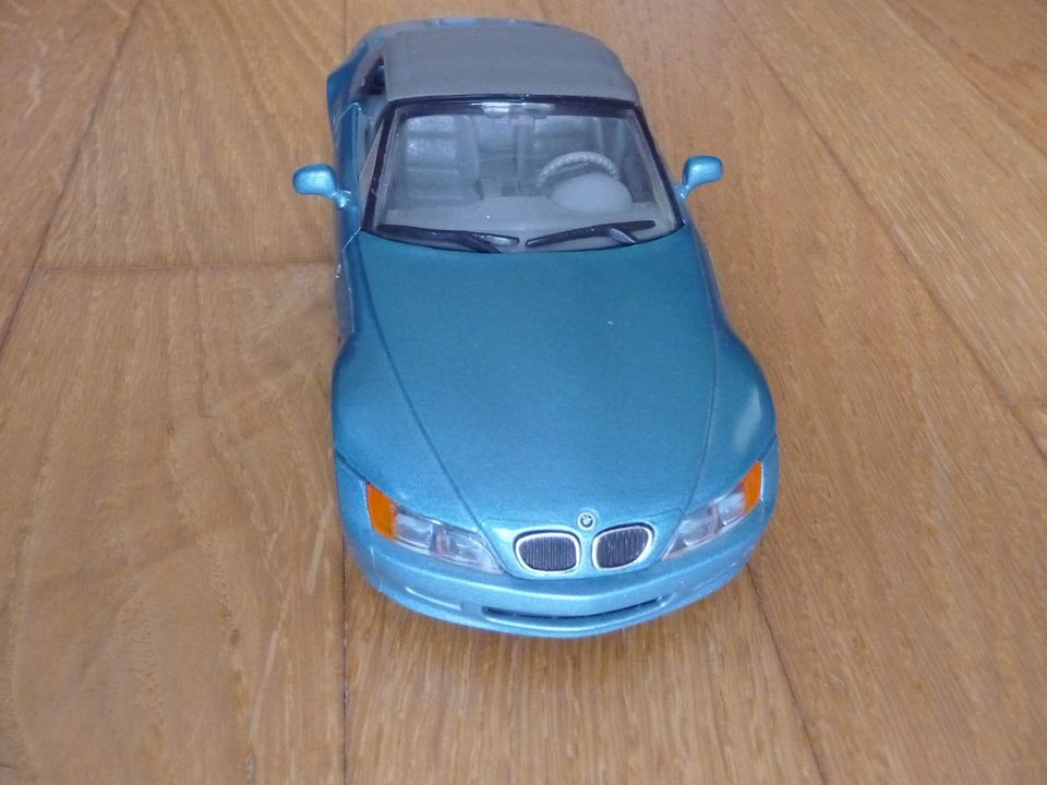 Welly Modellauto BMW Z3 Roadster 2.8 Modell 1:24 No. 9379 in Übersee