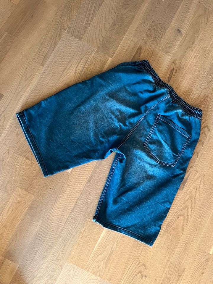 C&A 2 Jeans Shorts Jungen 170 blau + grau in Koblenz