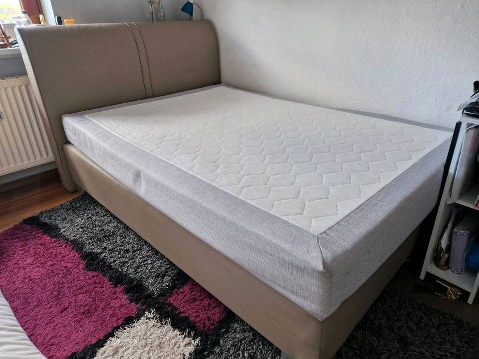 Boxspringbett 1,40x2 m mit Lederimitat in Weyhe