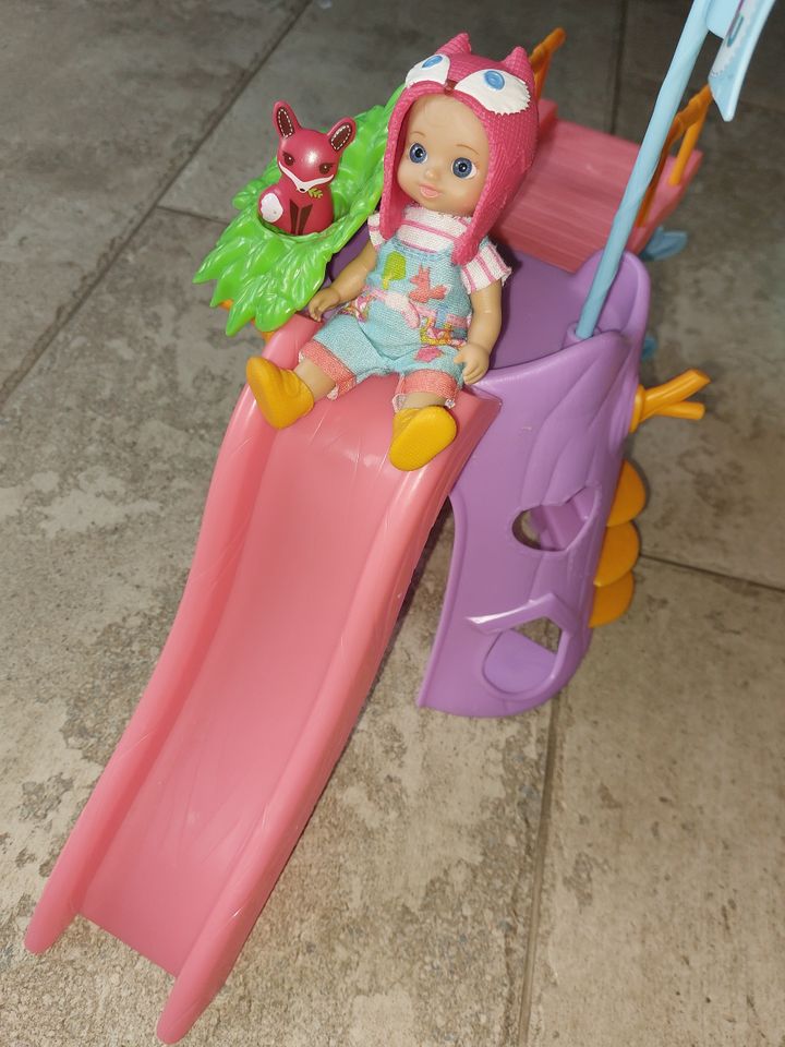 Puppe mit Baumhaus, Schaukel und Rutsche, passt zu Barbie in Wesseling